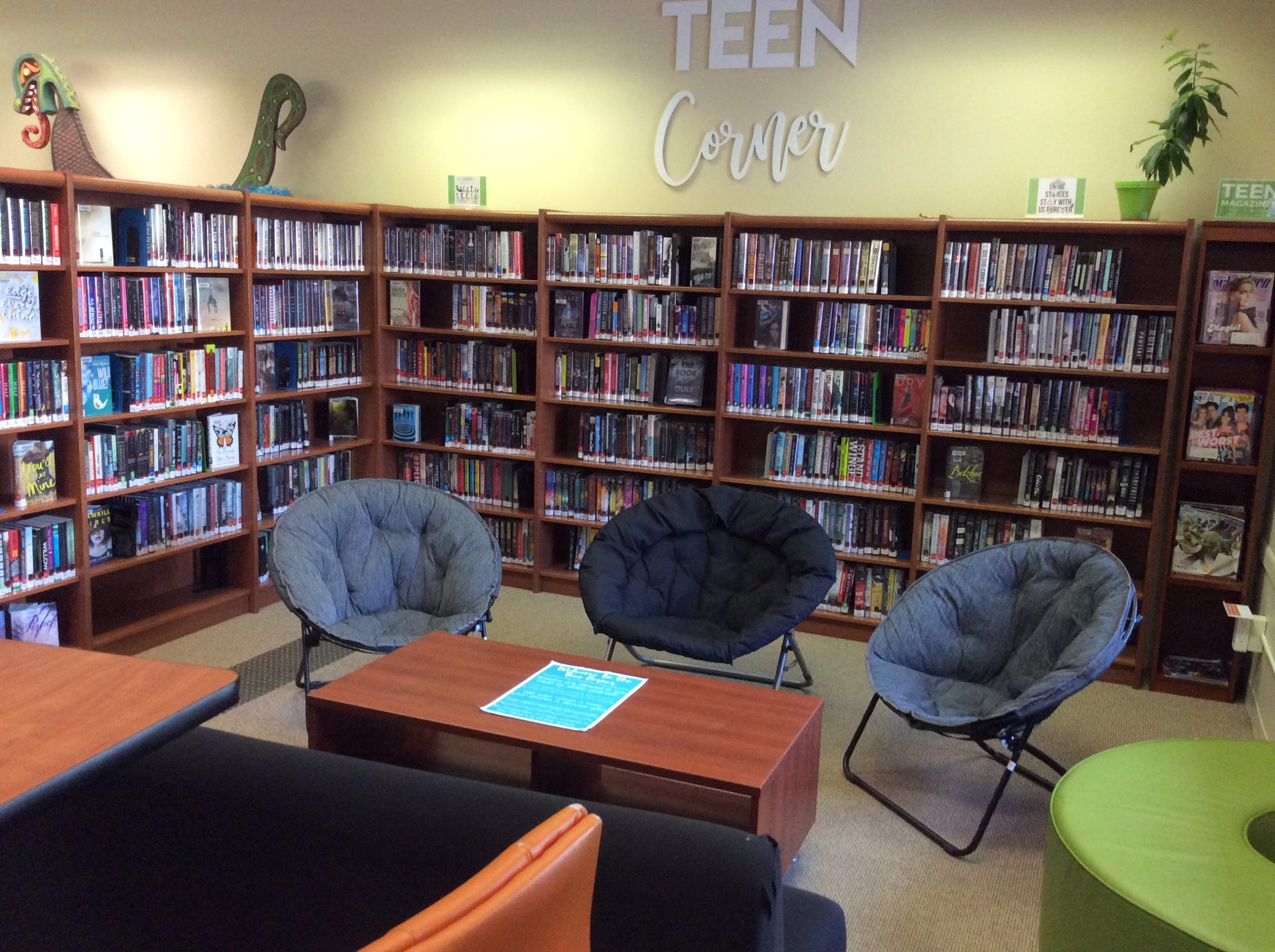 Seating area in the library with shelves of books in the background